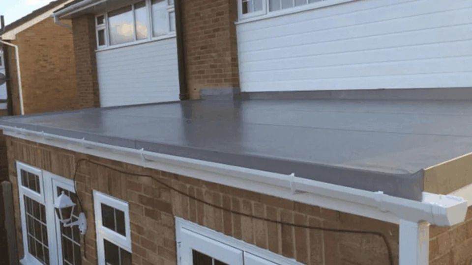 a flat roof home as an example for warm roof installation